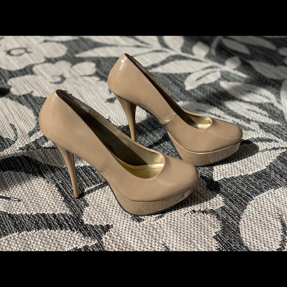 Tan heels - Picture 3 of 5